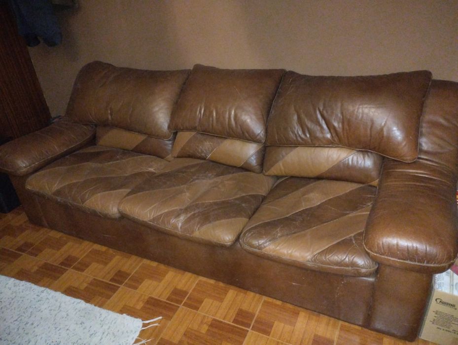 Sofá 3 lugares em pele