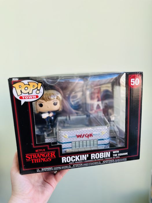 Набір ігрових фігурок FUNKO POP! Town серії "Дивні дива" – РОБІН З РАД