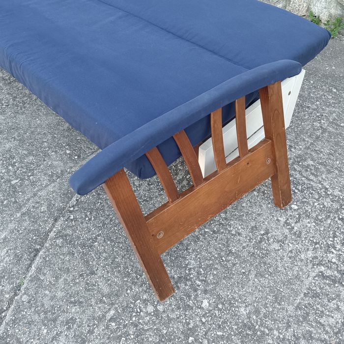 Sofá cama azul escuro