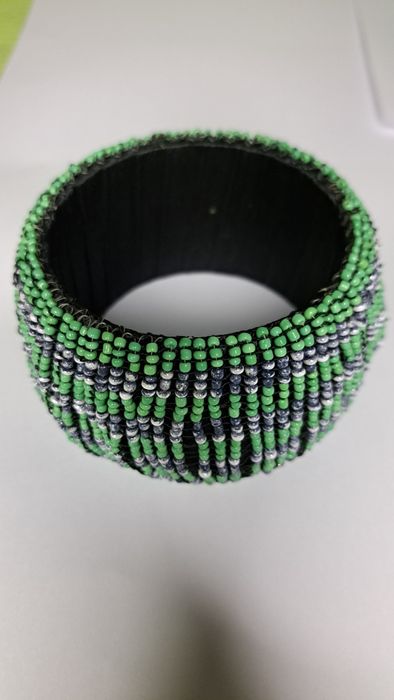 Pulseira Grossa em Missangas