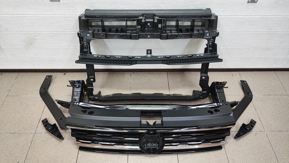 Бампер VW Tiguan 2017  2021 Тігуан решітка накладка заглушка кронштейн