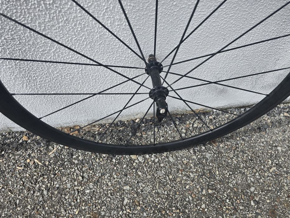 Roda da frente estrada carbono