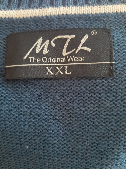 Sweter męski elegancki prosty dekolt w serek