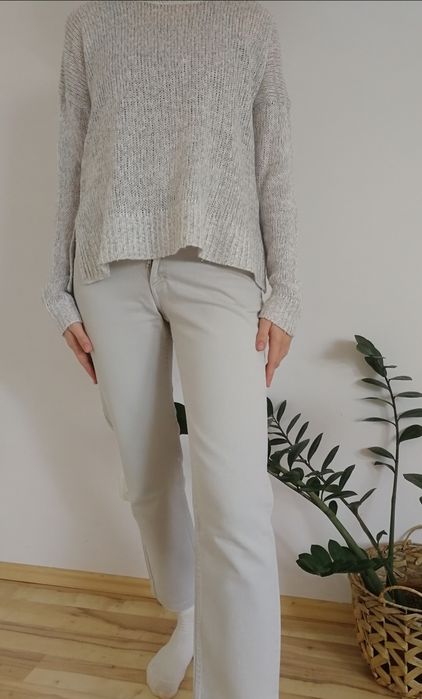Mom jeans kremowe