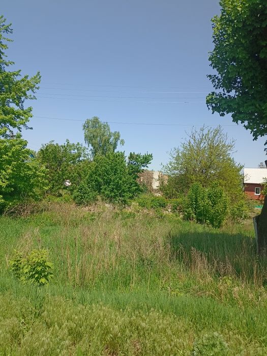 Кутова земельна ділянка під будівництво на Бобровиці
