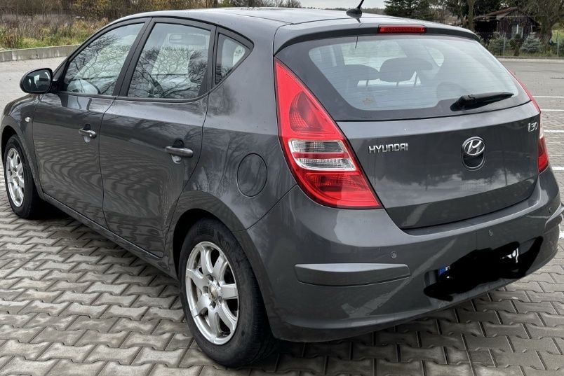 części karoseri mechaniczne Hyundai i30 1.4 , 1.6 Crd  Srebrny biały