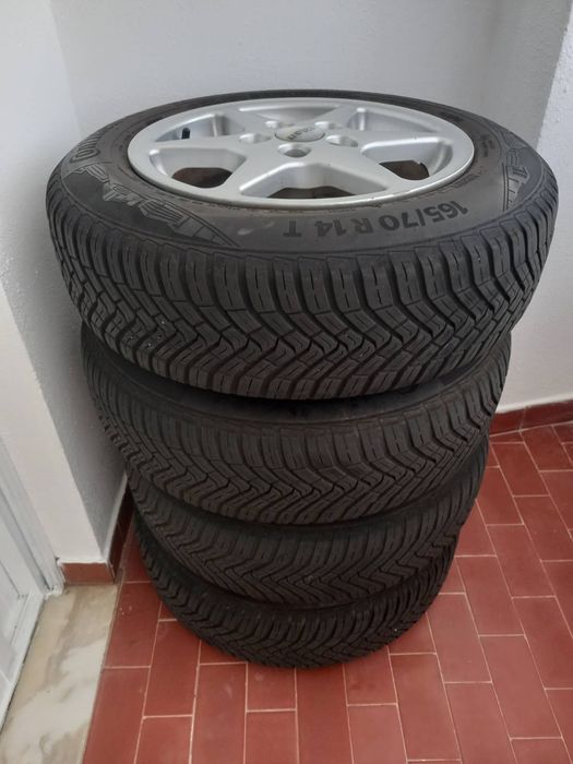 Rodas de carro em bom estado