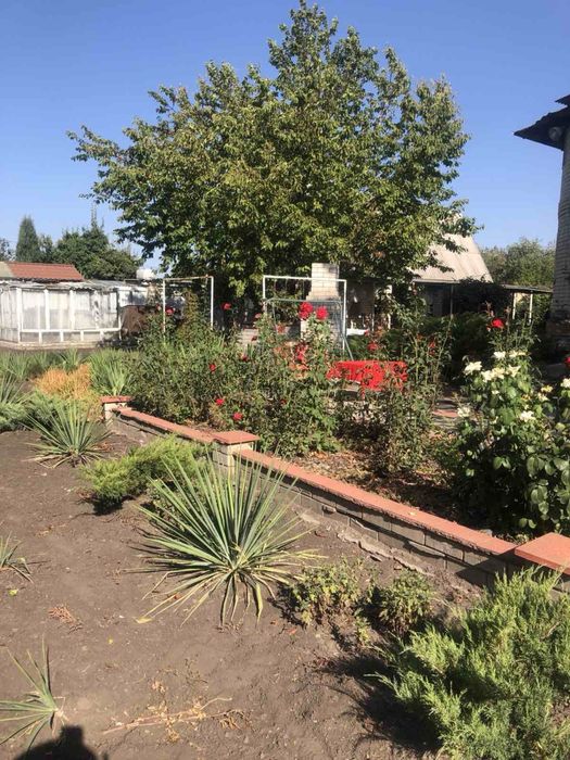 Продам двоповерховий житловий будинок у м. Лозова