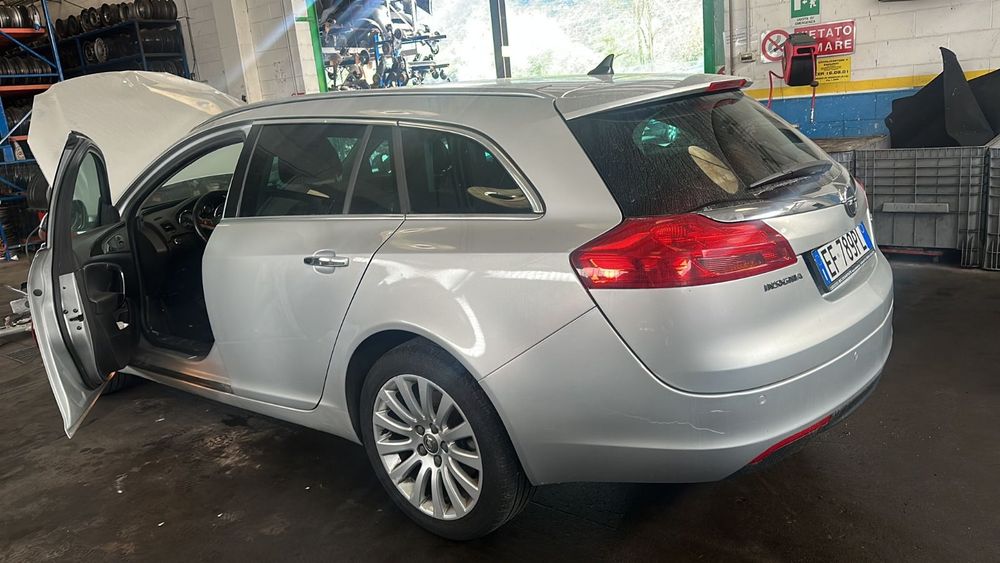 Є запчастини на Opel Insignia 2.0 cdti 2008–2013 рік