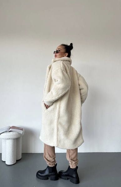 Нова еко шуба у молочному кольорі.