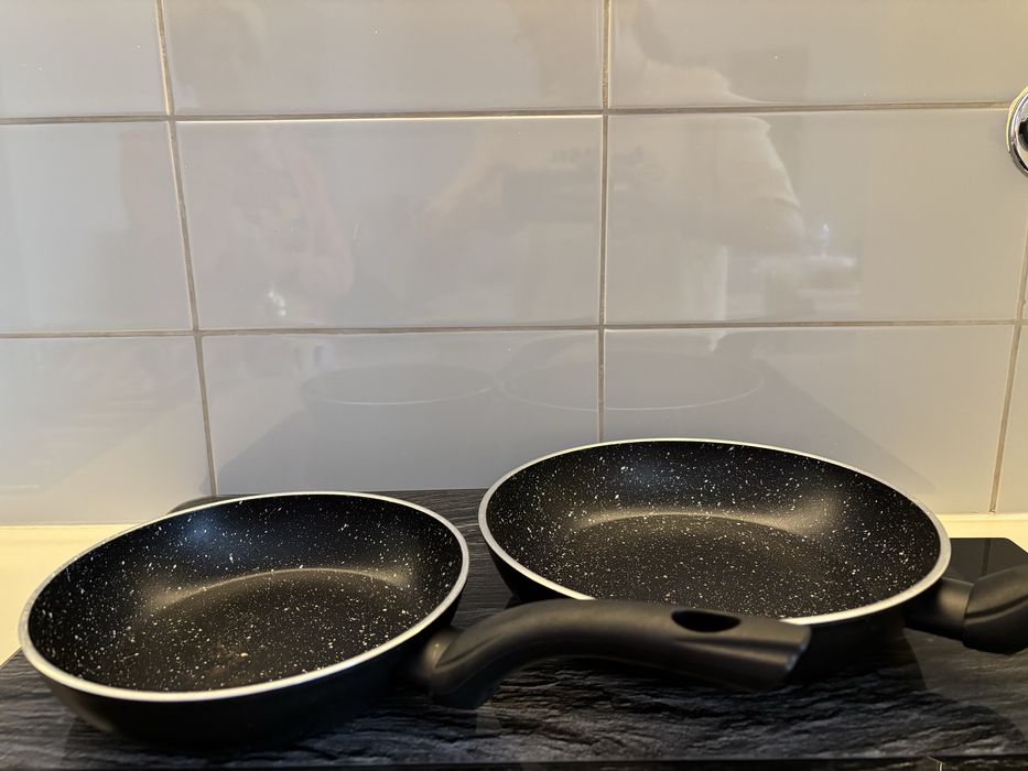 Conjunto de 2 Frigideiras Antiaderentes – Excelente Estado!