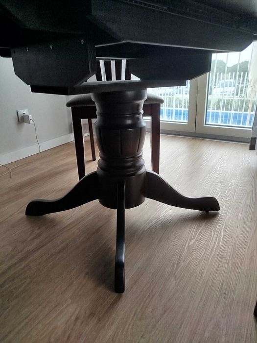 Mesa de Madeira com 6 cadeiras