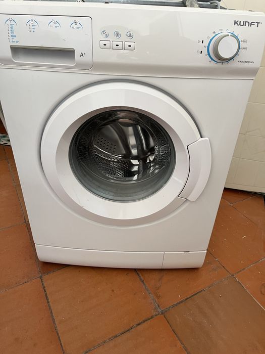 Máquina de Lavar Roupa Kunft WMM560WH – a funcionar perfeitamente