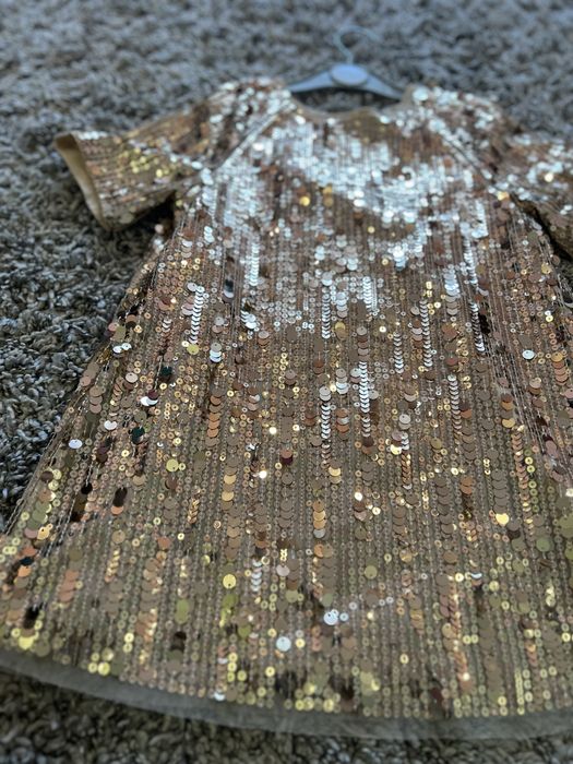 Сукня на дівчину фірми HM