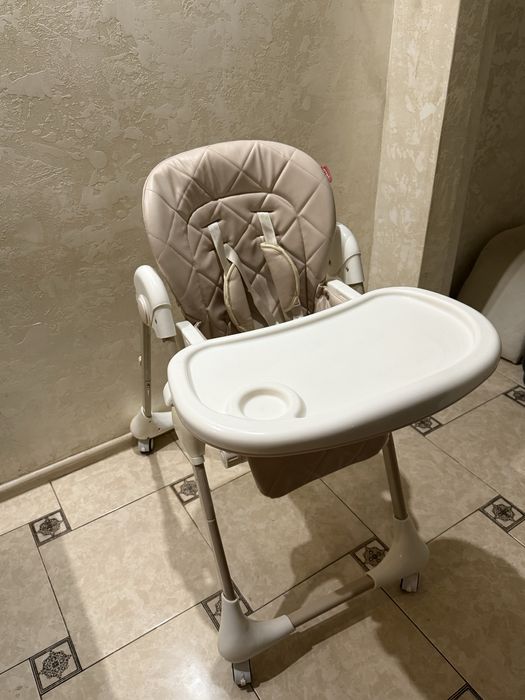 Годувальне крісло