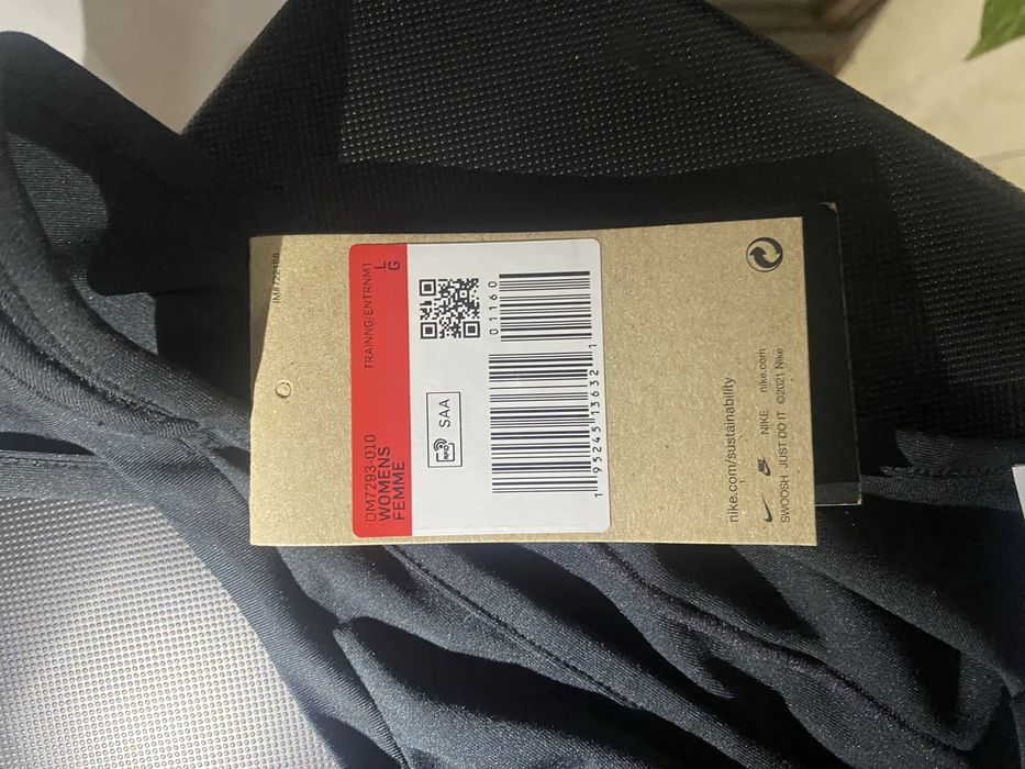 Top feminino preto de desporto Nike dri-fit L