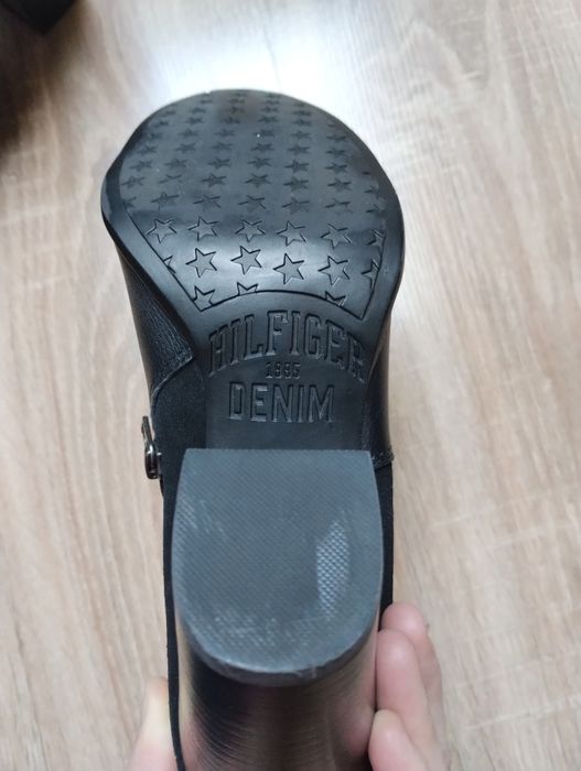 Skórzane botki damskie Tommy Hilfiger rozm 41