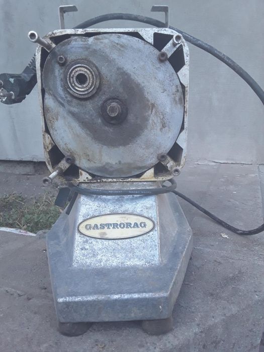 Електро двигатель на м'ясорубку реверс