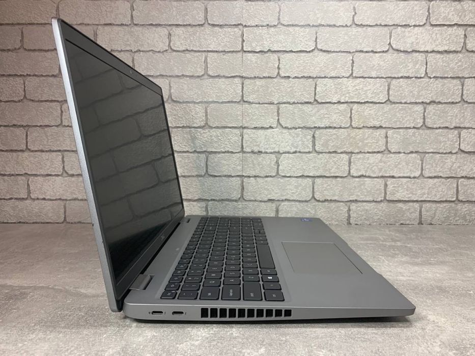 Dell Latitude 5520 (15.6”IPS FHD/i5-1145G7/16GB/256GB) ноутбук
