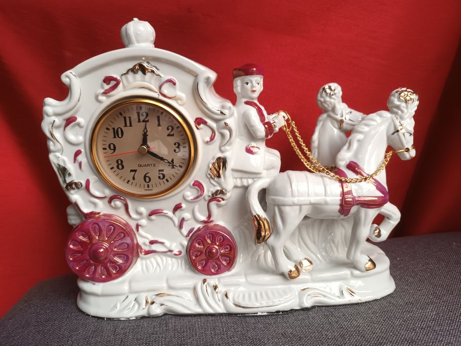 Estatueta de cavalos com relógio- NOVA