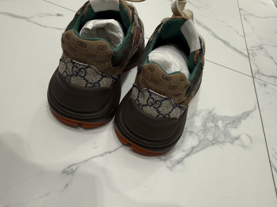 Кроссовки Gucci.