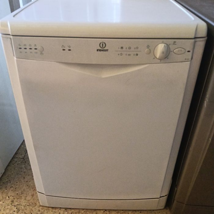Entrega a máquina de loiça