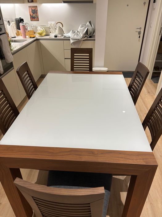 Mesa de cozinha e cadeiras