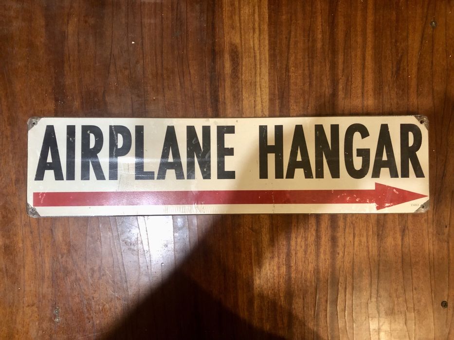 Знак авіаційний Airplane Hangar металевий 50 *12 см