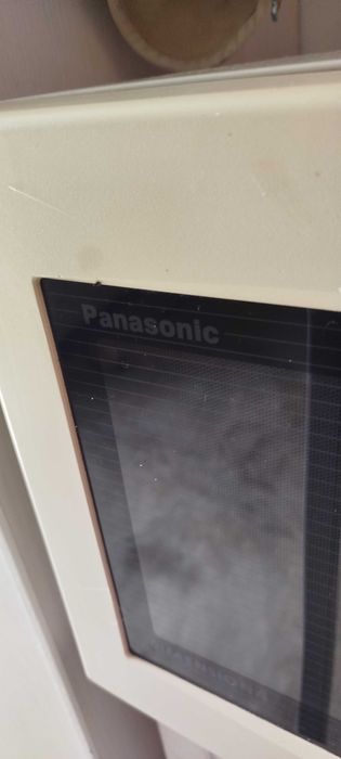 Microondas grande a trabalhar na perfeição Panasonic