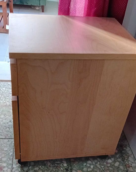 Móveis de escritório com rodízios