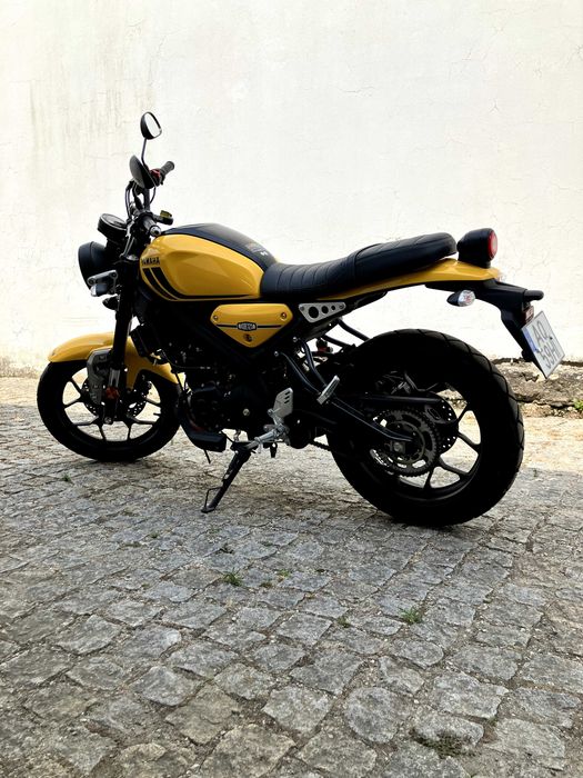 Yamaha XSR 125 amarela (2022) // 2.903 km // 4.600 €