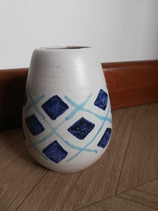 Wazonik ceramiczny jasny w romby malowany 12cm