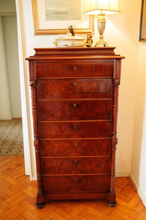 Antique Secretary Desk in Premium Wood – A Classic and Sophisticated Piece