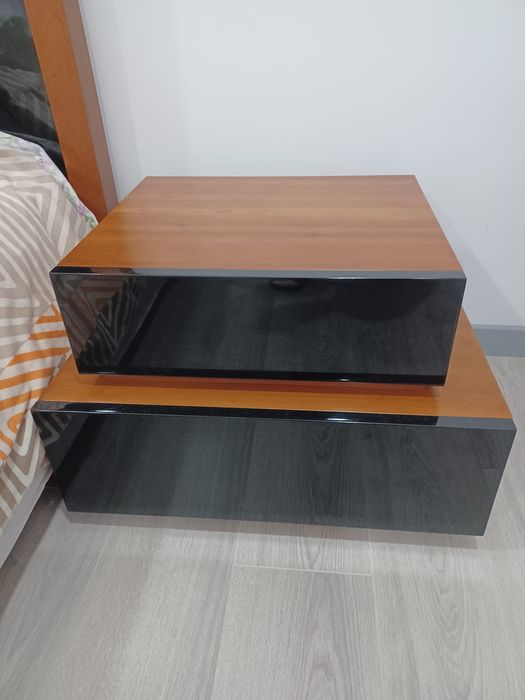 Mobilia de quarto (Cama+colchão+mesinhas+cómoda)