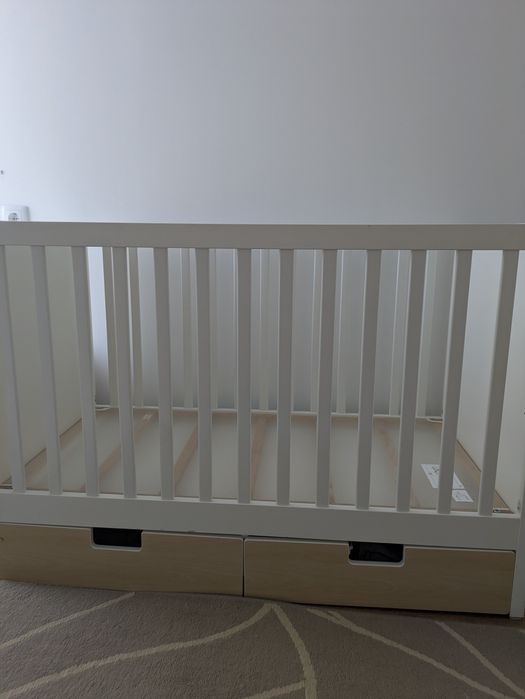 Berço IKEA com gavetas