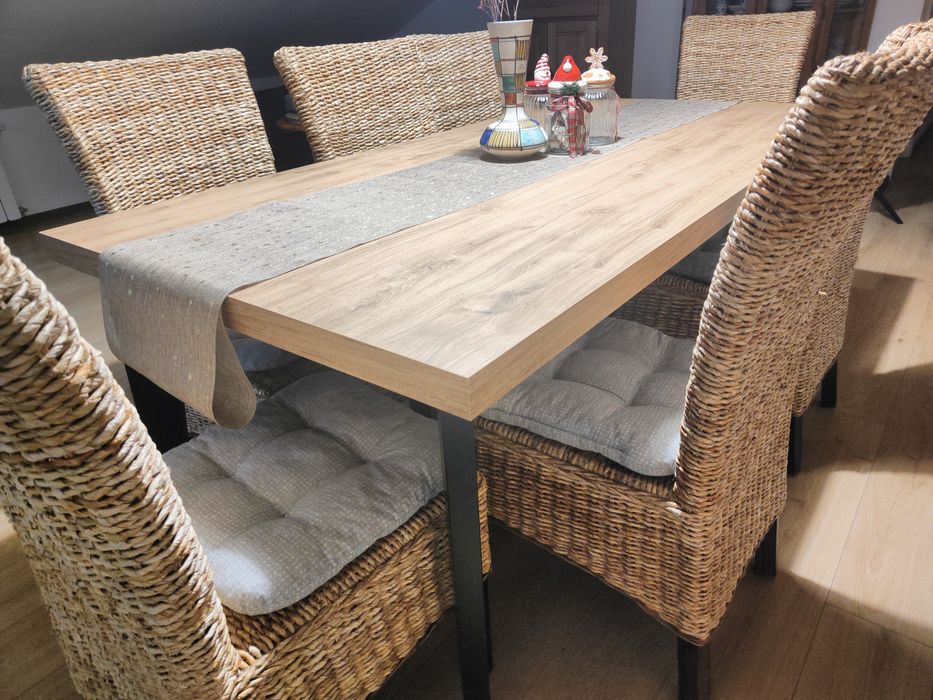 Krzesła ratanowe rustykalne