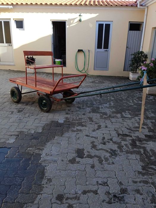 Vendo carroça de 4 rodas