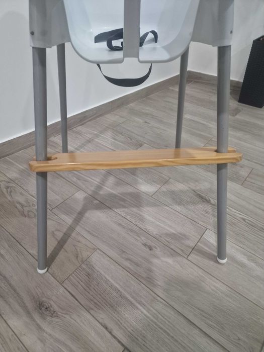 Cadeira refeição continente com pousa pés e tabuleiro