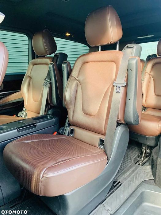 TAXI DLA BIZNESU 6 Pasażerów + kierowca
 MERCEDES-BENZ KLASA V Premium