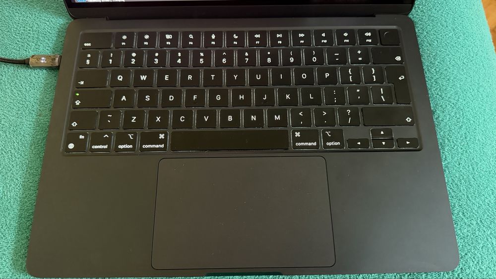 Macbook air m2 8/256GB