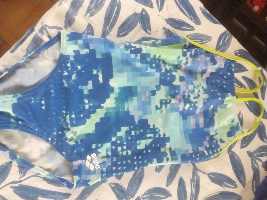 Dwa kostiumy kąpielowe dla dziewczynki 6/7 lat