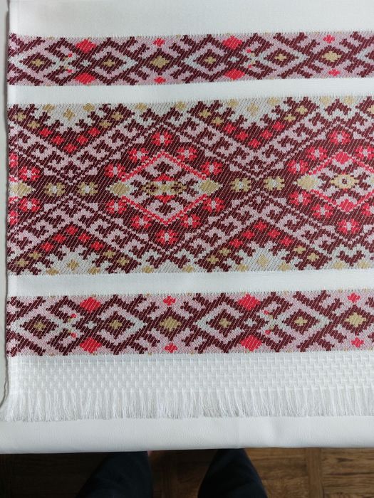 Рушник лняний в білому кольорі. Розмір 94х39 з візерунком