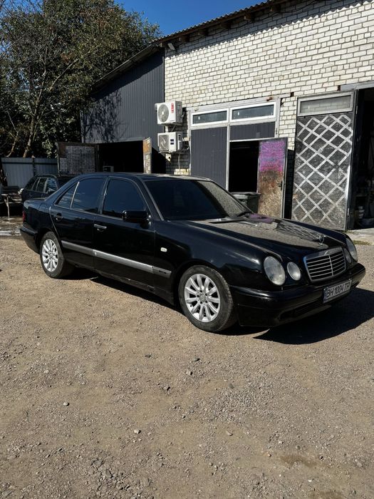 Продам Mercedes-Benz 2л Газ-бензин Автомат