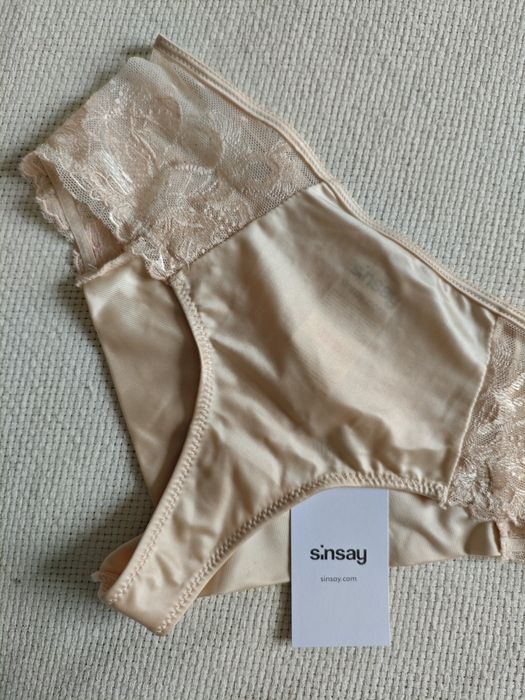 Nowe majtki z koronką Sinsay cieliste