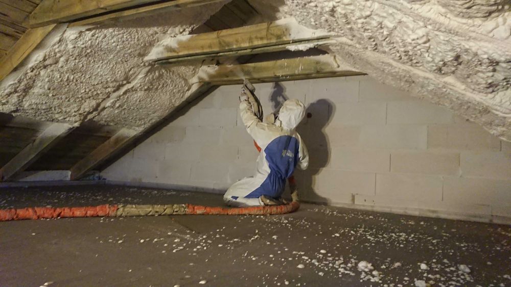 Piana PUR Izolacja Poddasza Ocieplenie Dachu Celuloza Granulat Naprawy