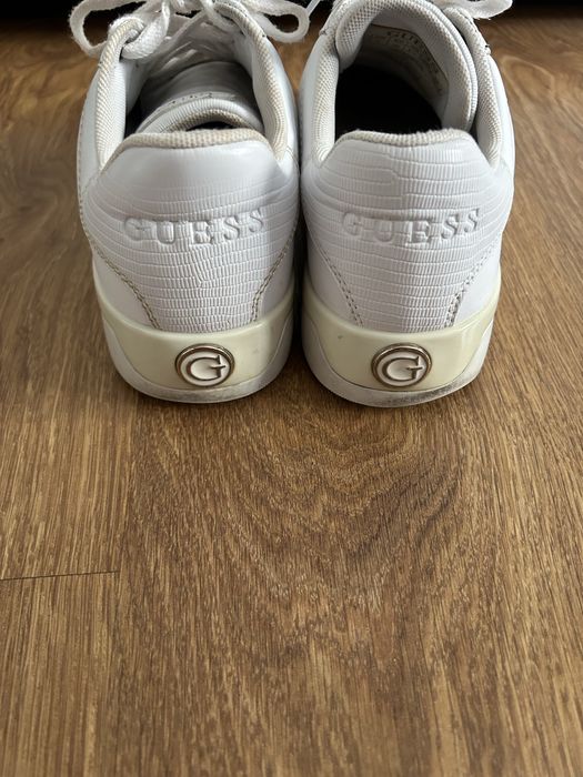 Sneakersy Białe Guess Rozmiar 36