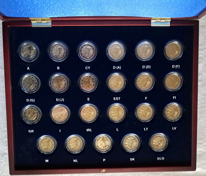 23 Moedas UNC de 2 € de 2022 "35 Anos Erasmus" em Estojo Leuchtturm