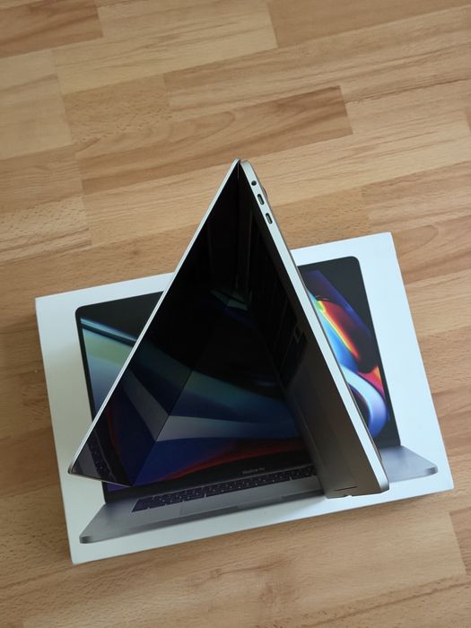 MacBook Pro 16 2019 i7 / 16 GB / 512 GB Silver