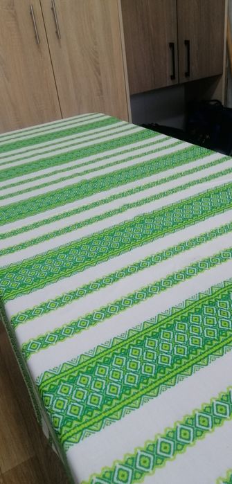 Скатертини на стіл