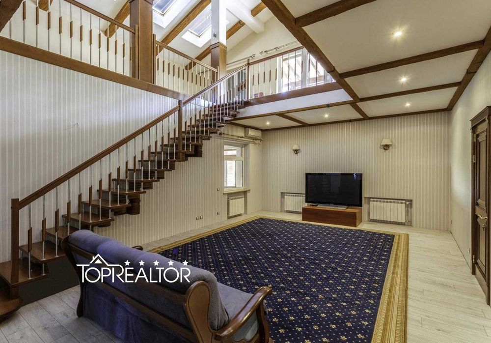 Сучасний заміський котедж із басейном у селищі Високий